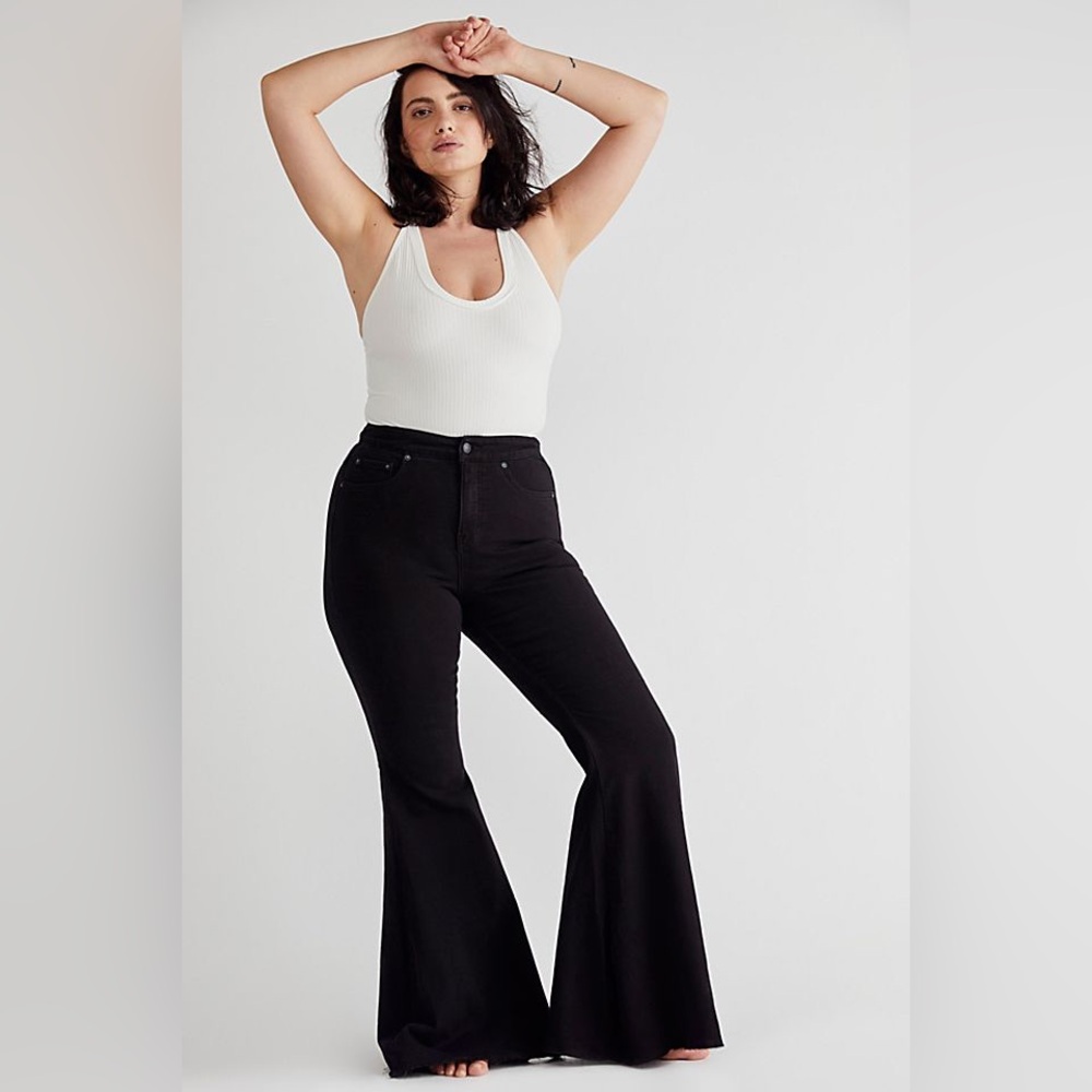 Free People We the Free Crvy Black Flared Jeans🔥